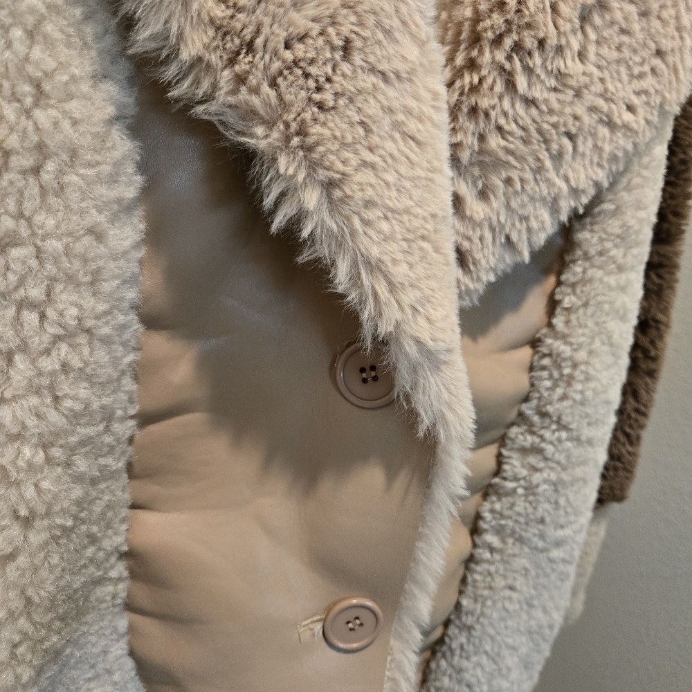 Women's Colorblock Sherpa Jacket - Picture 6 of 14